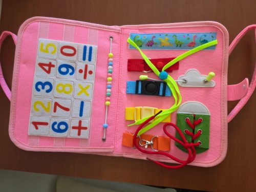 Montessori busy board fejlesztő táska 1-7 éves korig