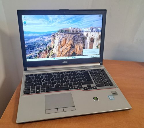 Fujitsu Celsius H770 Workstation laptop (15,6FHD/Xeon/32GB/512SSD/Nvidia4GB)