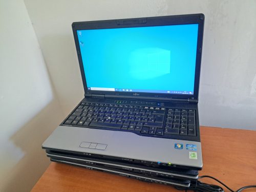 Fujitsu E752 laptop (15,6/i3-G3/4gb/1000hdd) - Garancia X