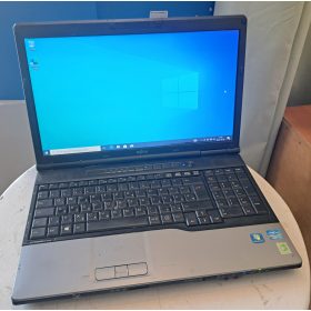  Pixel hiba alul, Fujitsu E752 laptop (15,6/I3-G3/8GB/256SSD/Magyar)