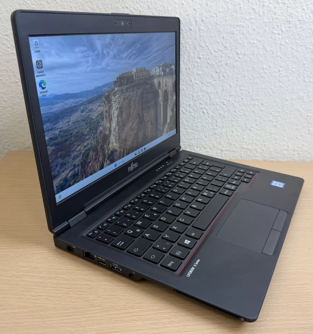 Fujitsu Lifebook U727 laptop (12,5FHD/I3-7100U/8GB/256SSD/W